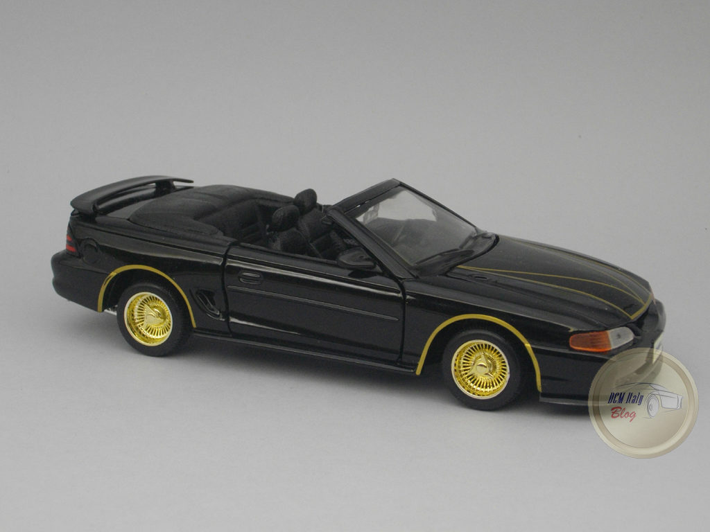 Maisto Custom Car Club - Ford Mustang GT Convertible CC - Black - 02