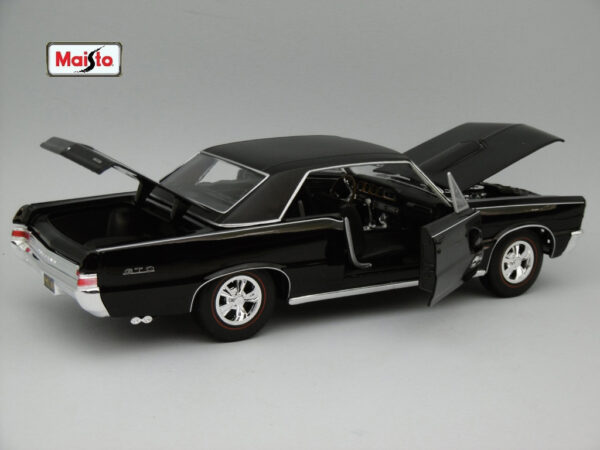 Pontiac GTO (1965) 1:18 Maisto