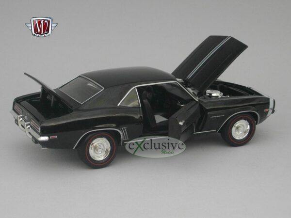 Chevrolet Camaro R/S 327 (1969) 1:24 M2 Machines