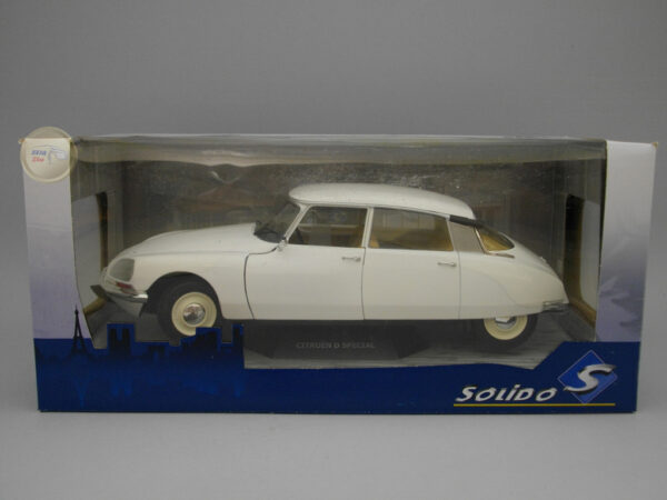 Citroën D Special (1972) 1:18 Solido