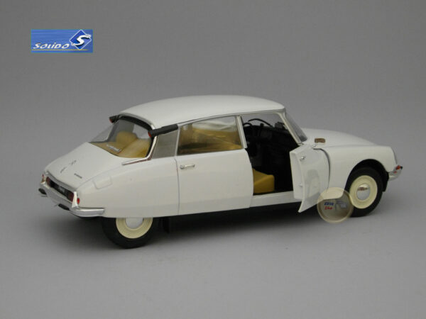 Citroën D Special (1972) 1:18 Solido