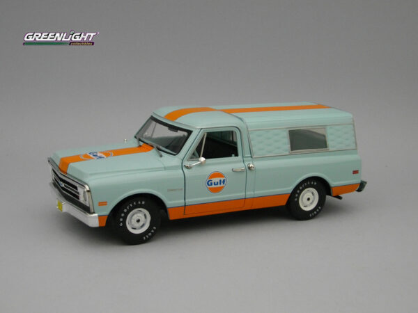 Chevrolet C-10 (1968) “Gulf” 1:24 Greenlight