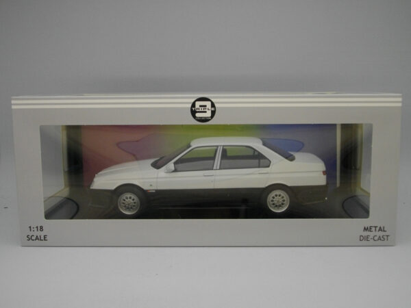 Alfa Romeo 164 Q4 (1994) 1:18 Triple9