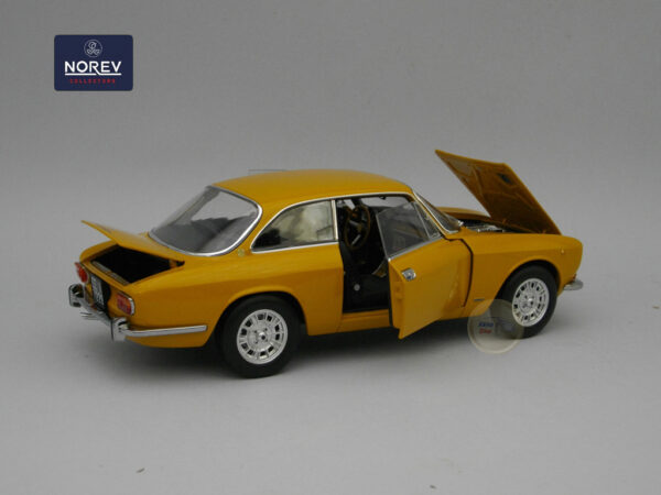 Alfa Romeo 1750 GTV (1970) 1:18 Norev