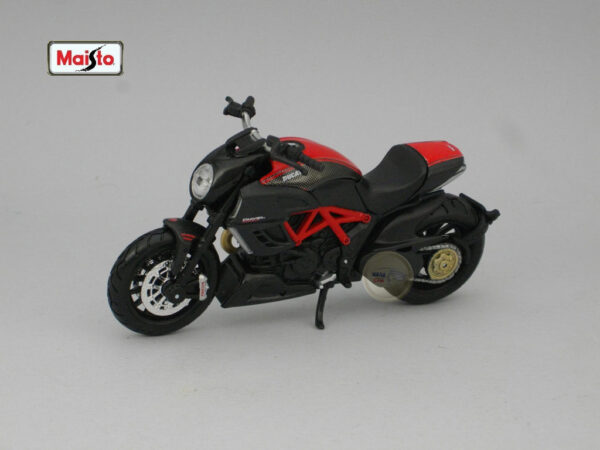 Ducati Diavel Carbon 1:18 Maisto