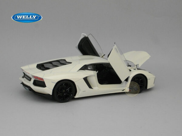 Lamborghini Aventador LP 700-4 1:24 Welly