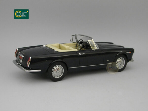 Alfa Romeo 2600 Spider Touring Cabriolet (1961) 1:18 Cult Scale Models