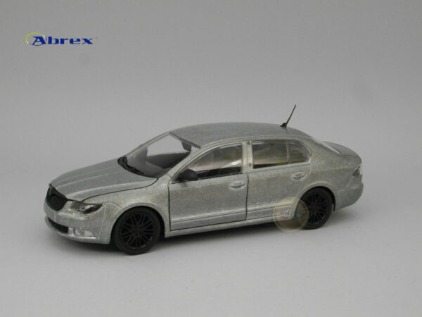 Skoda Superb II (2008) 1:24 Abrex