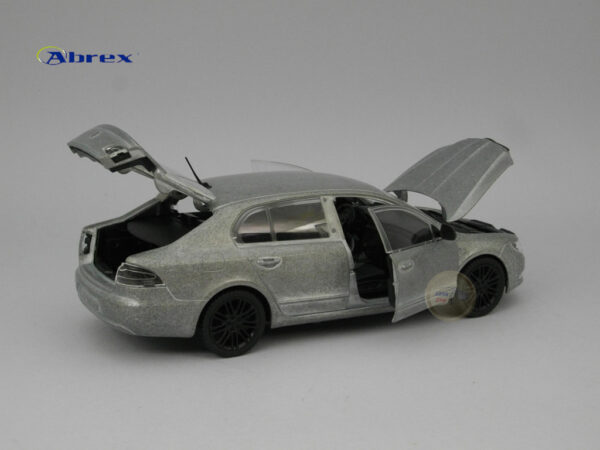 Skoda Superb II (2008) 1:24 Abrex