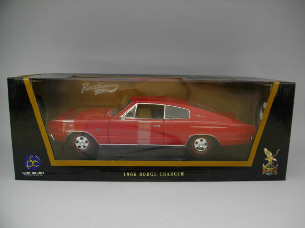 Dodge Charger (1966) 1:18 Lucky Diecast