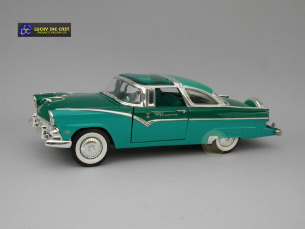 Ford Crown Victoria (1955) 1:18 Lucky Diecast