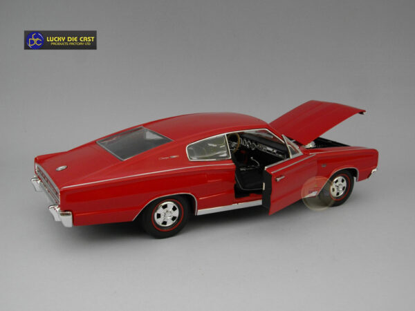 Dodge Charger (1966) 1:18 Lucky Diecast