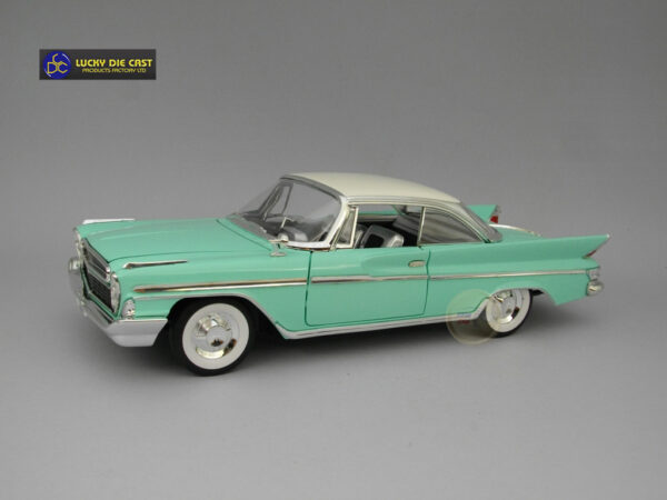 DeSoto Adventurer (1961) 1:18 Lucky Diecast