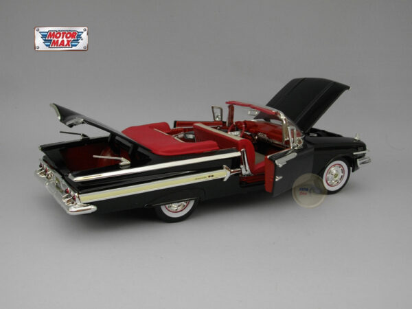 Chevrolet Impala Convertible (1960) 1:18 Motormax