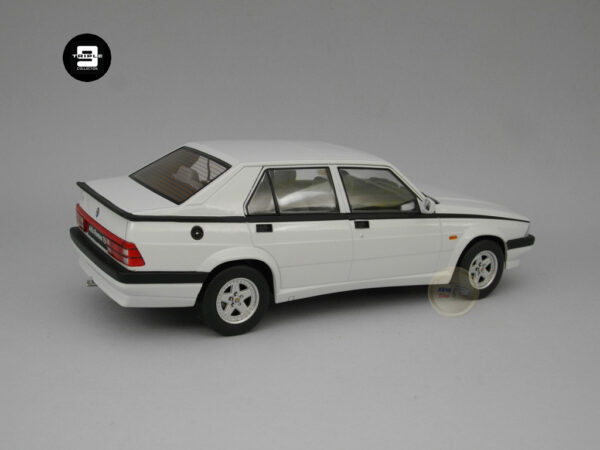 Alfa Romeo 75 (1991) 1:18 Triple9