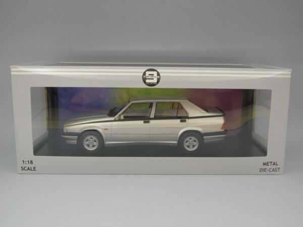 Alfa Romeo 75 (1991) 1:18 Triple9