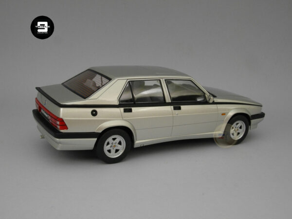 Alfa Romeo 75 (1991) 1:18 Triple9